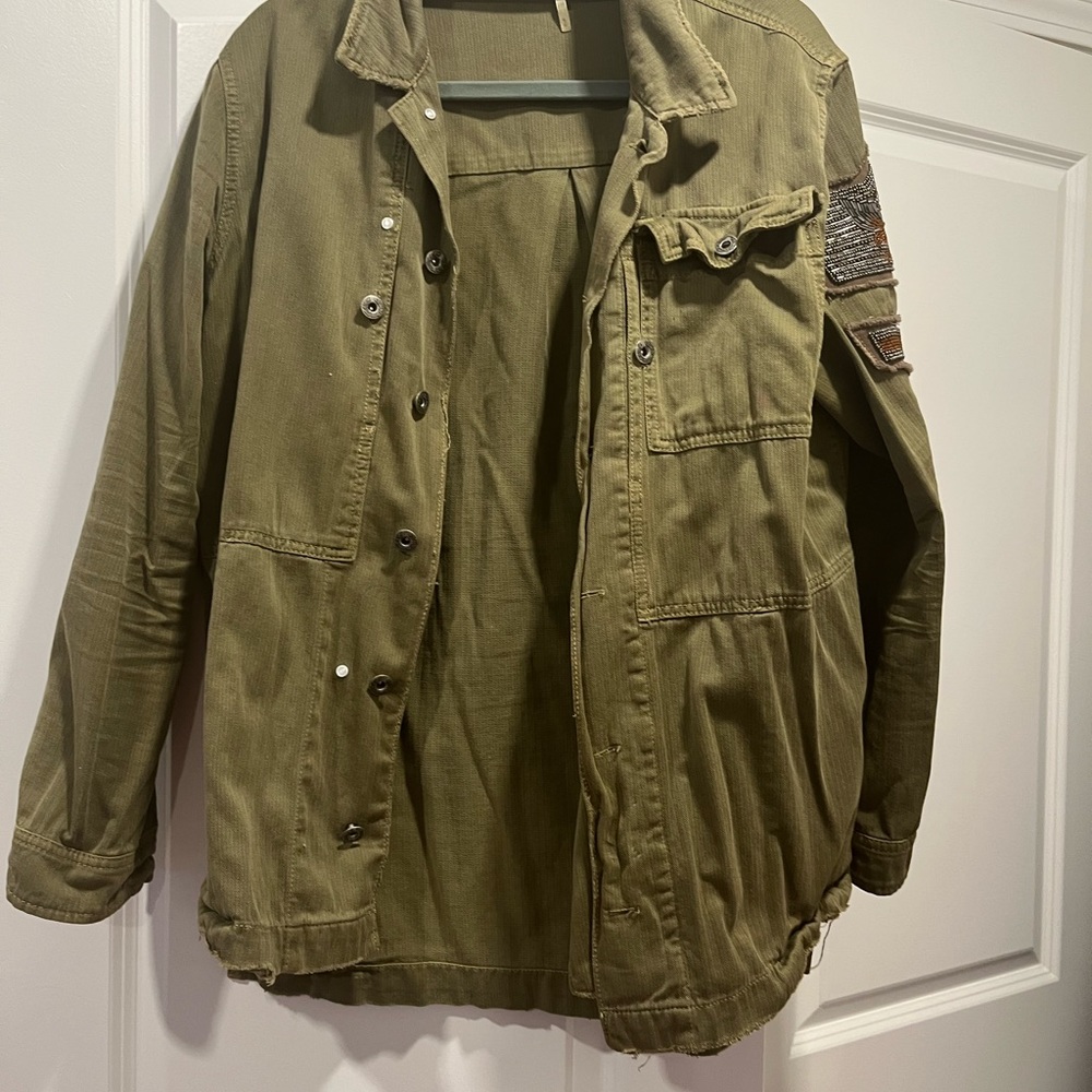 Free People military jacket. Size M. Worn twice. Excellent condition 🇺🇸❤️